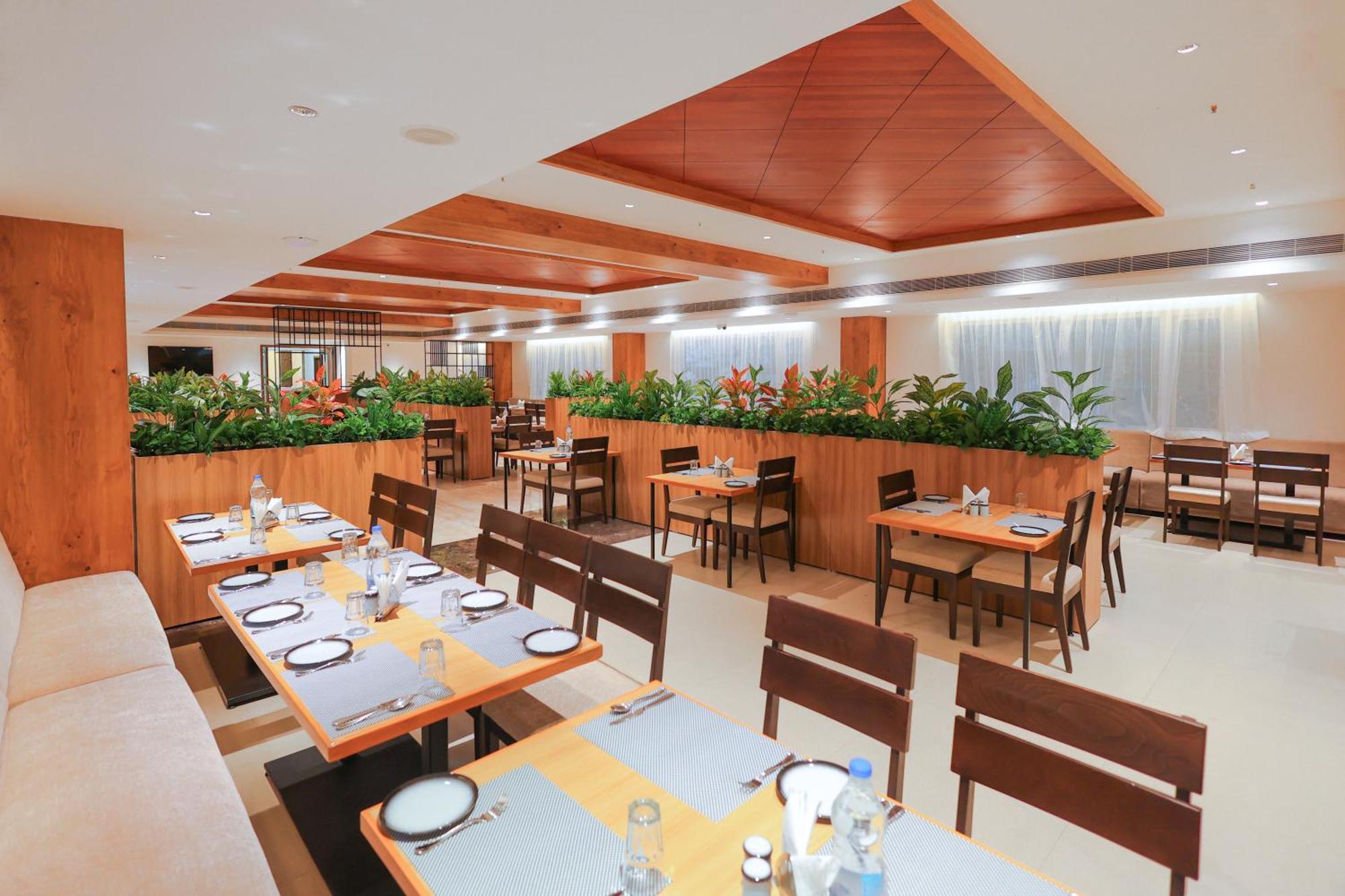 Icon Grand Hotel By Bhagini Bangalore Esterno foto