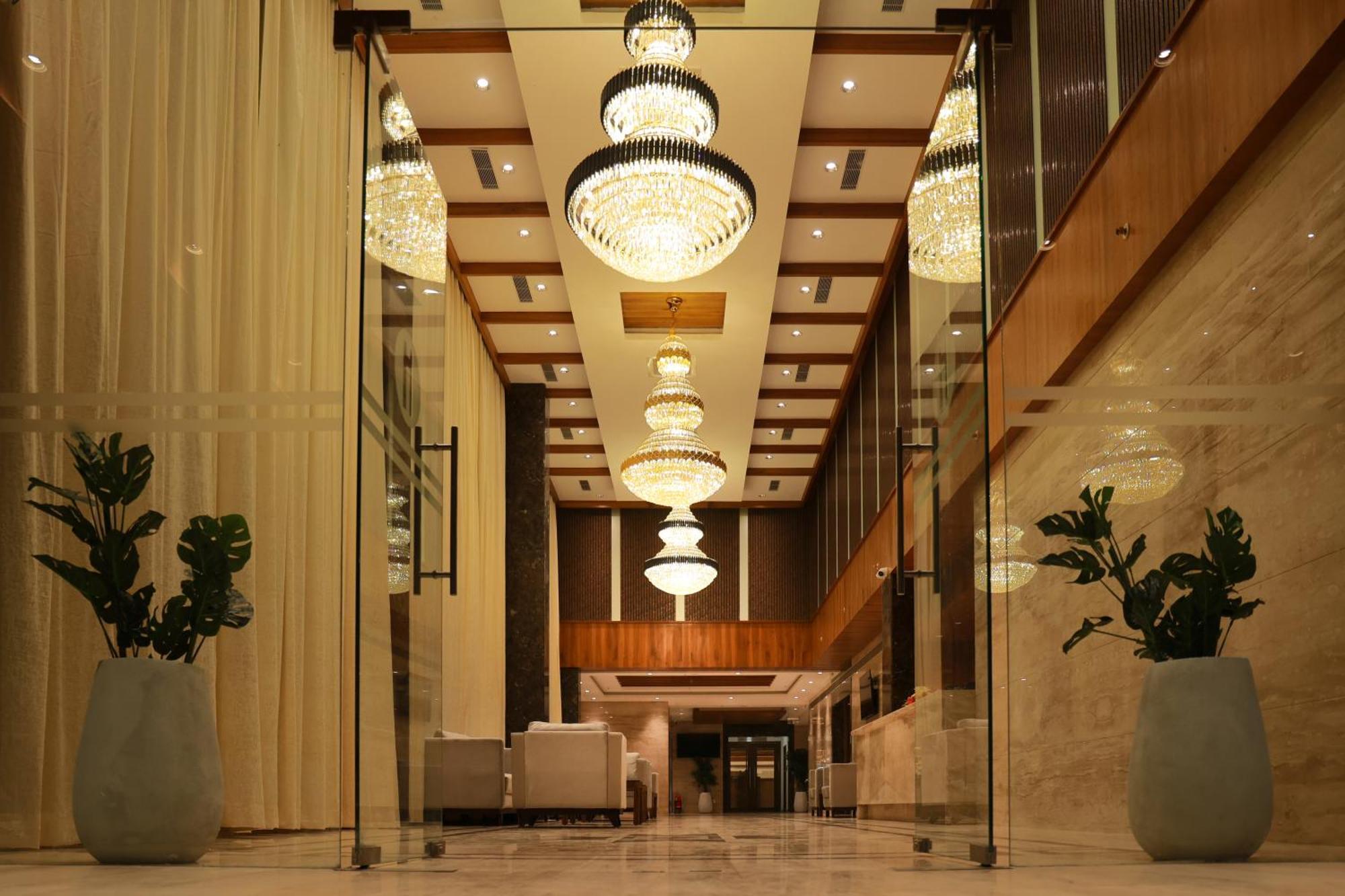 Icon Grand Hotel By Bhagini Bangalore Esterno foto