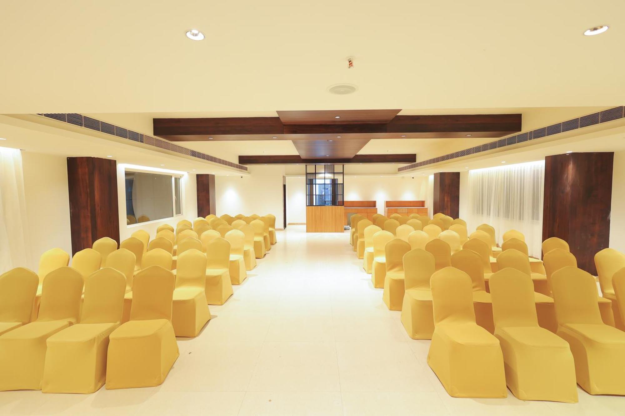 Icon Grand Hotel By Bhagini Bangalore Esterno foto