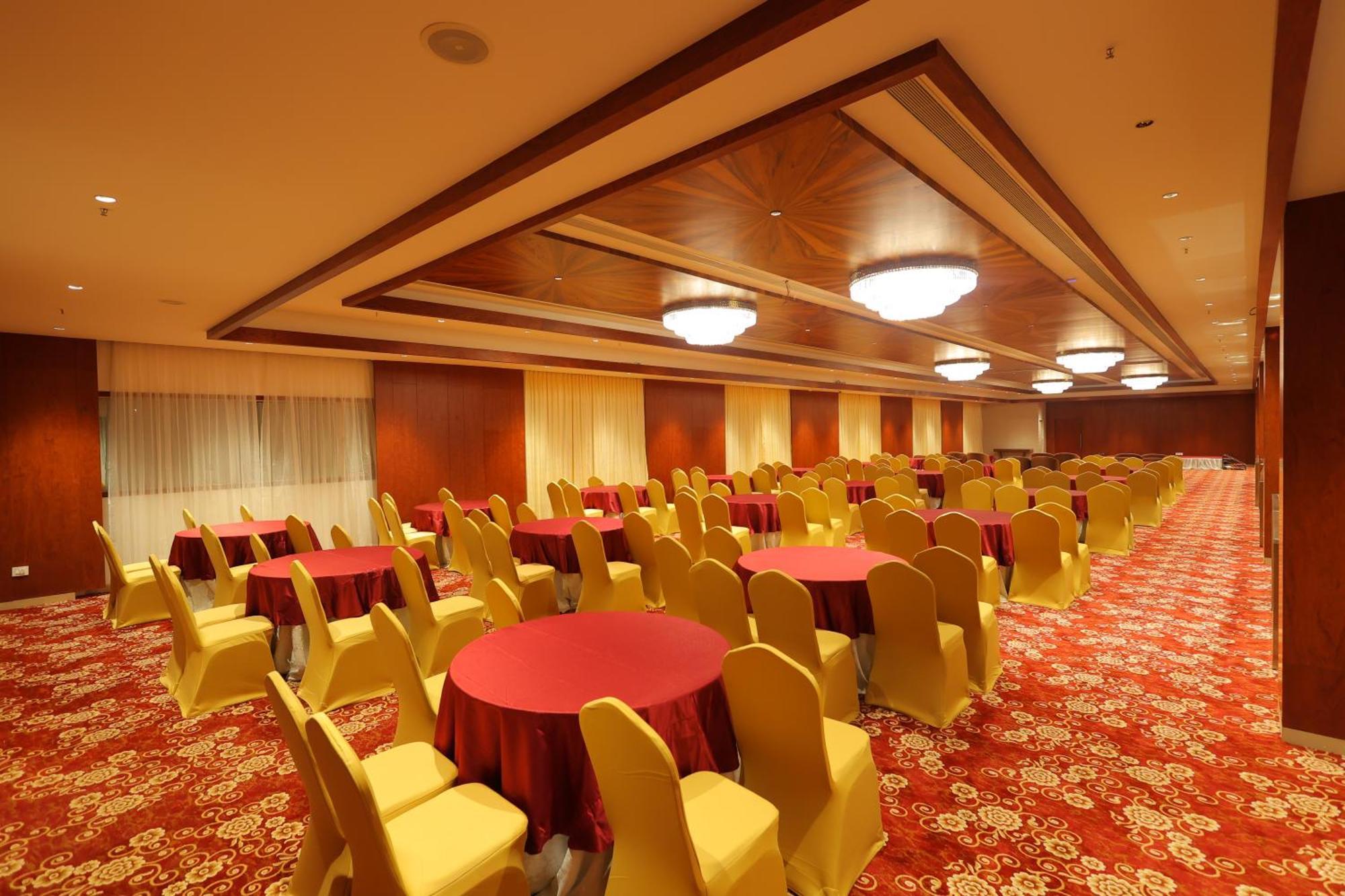 Icon Grand Hotel By Bhagini Bangalore Esterno foto