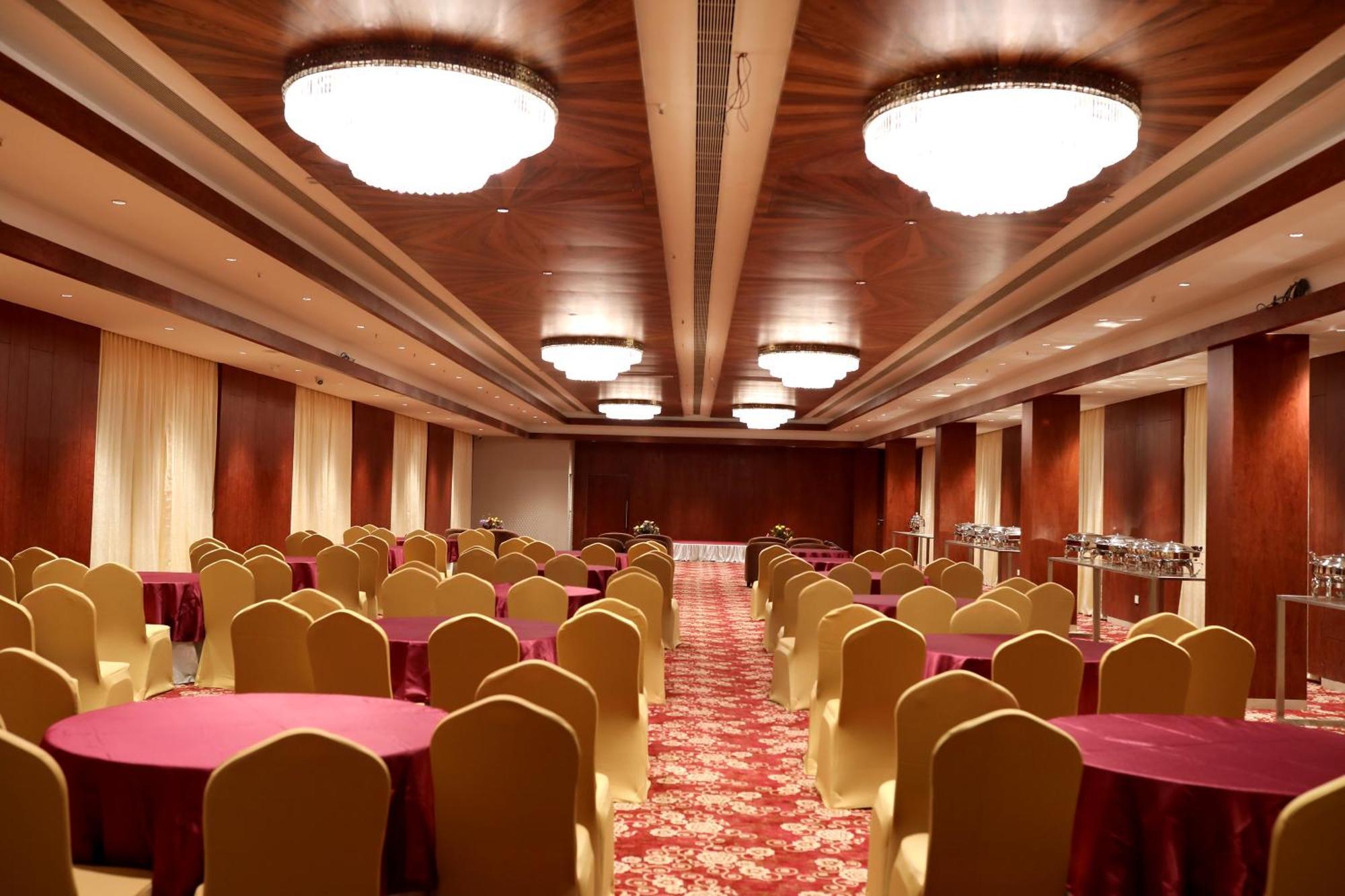 Icon Grand Hotel By Bhagini Bangalore Esterno foto