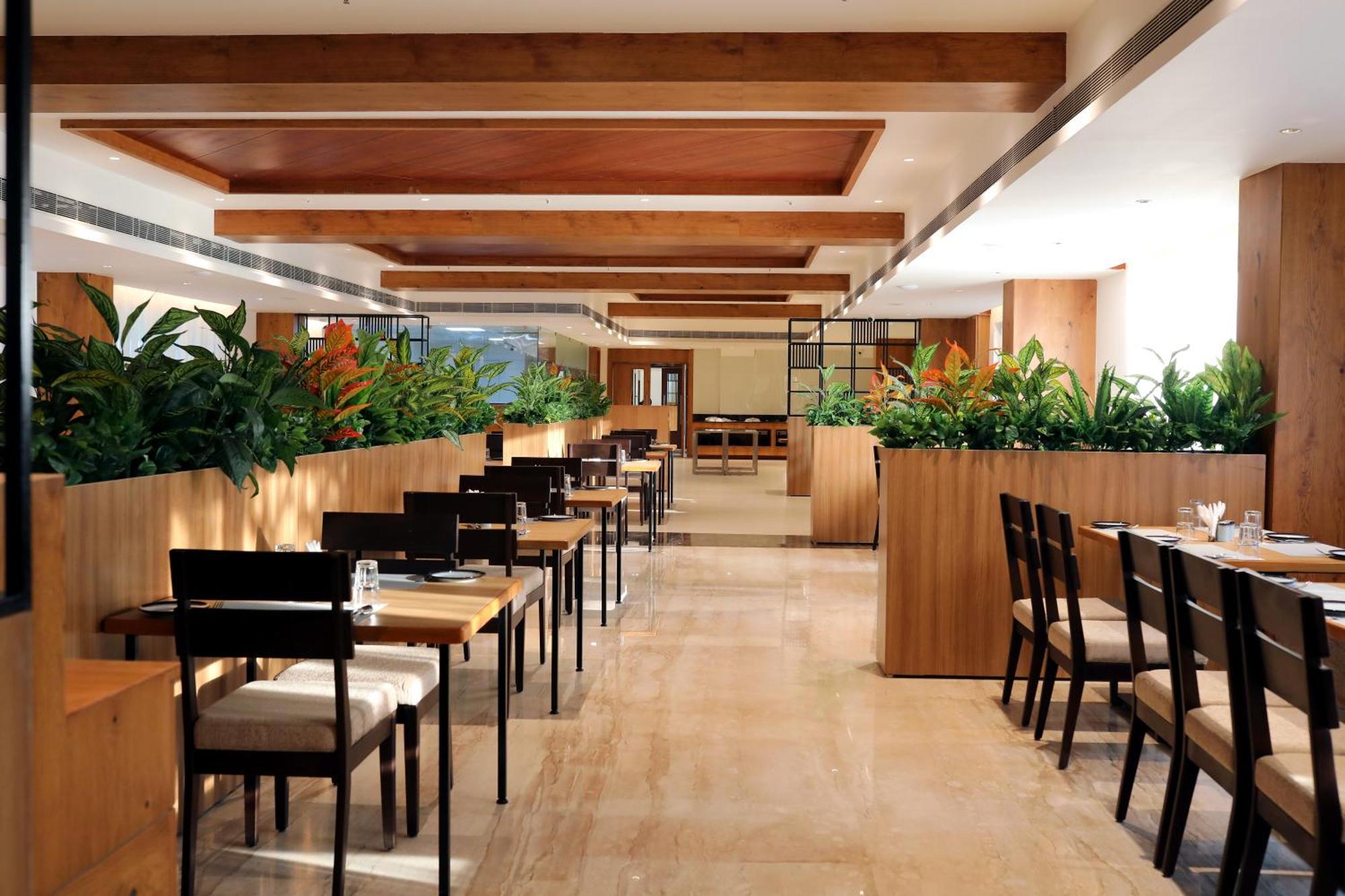 Icon Grand Hotel By Bhagini Bangalore Esterno foto