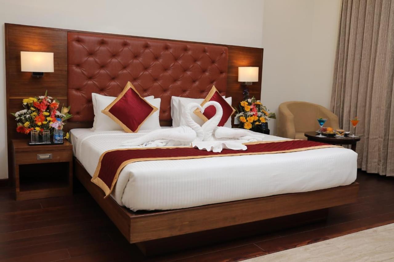 Icon Grand Hotel By Bhagini Bangalore Esterno foto